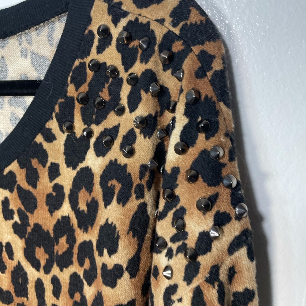 Forever 21 leopard print studded sweater size 1X - Picture 5 of 6